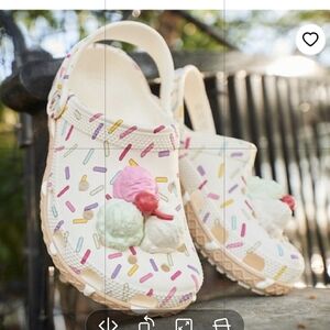 Crocs Ice Cream Party Sprinkle Girls 8 Clogs